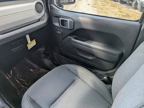 New 2026 Jeep Gladiator Sport AWD/4WD image 15