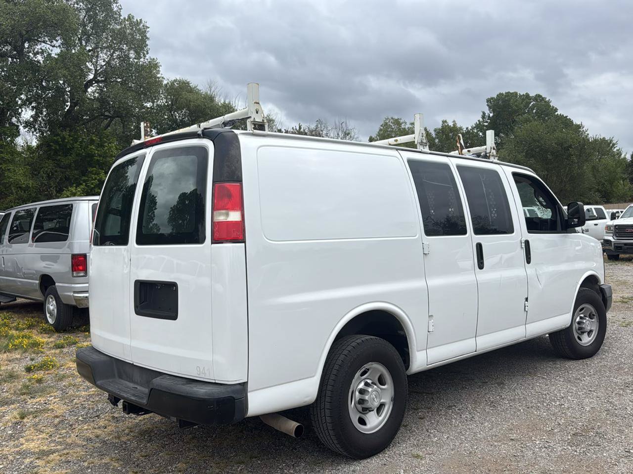 Used 2017 Chevrolet Express 2500 RWD image 7