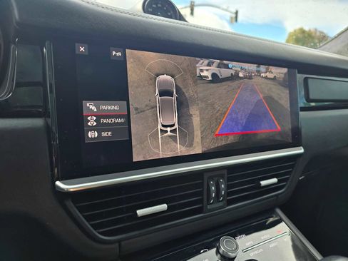 Used 2021 Porsche Cayenne Turbo S image 37