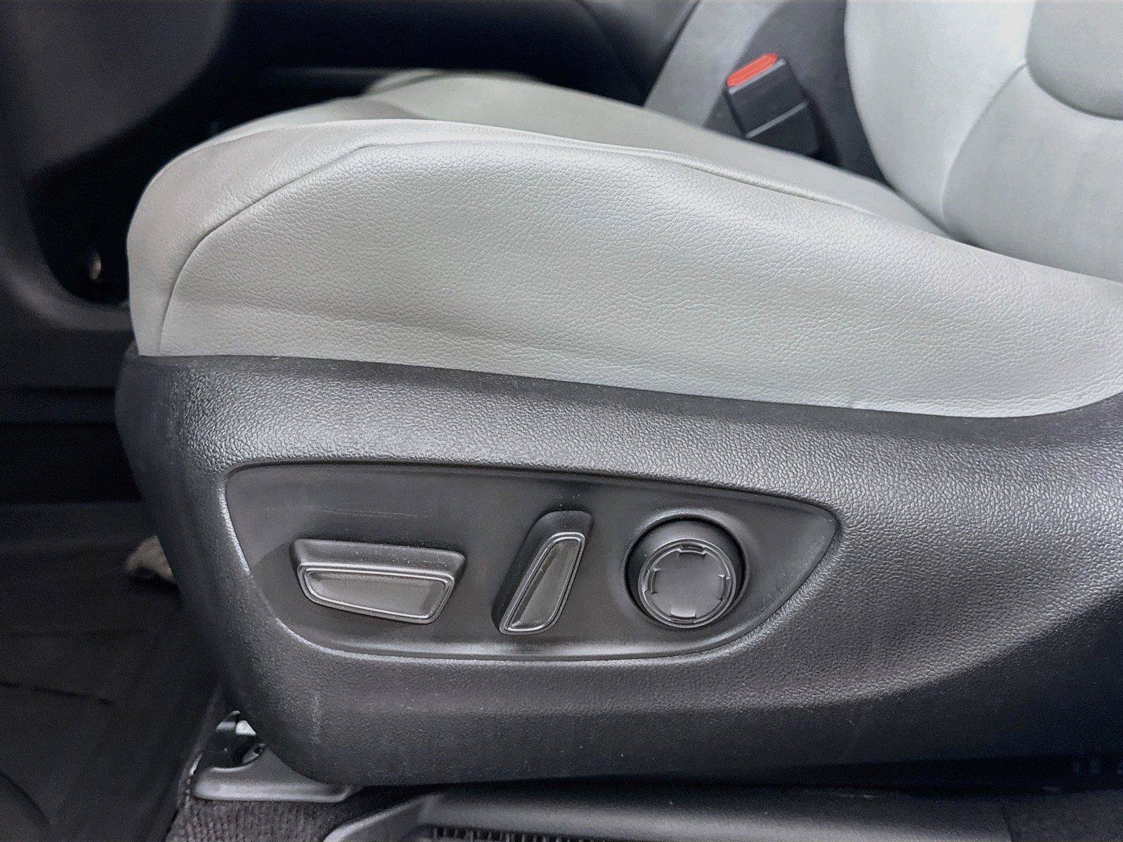 Certified 2025 Toyota Sienna XLE FWD image 29