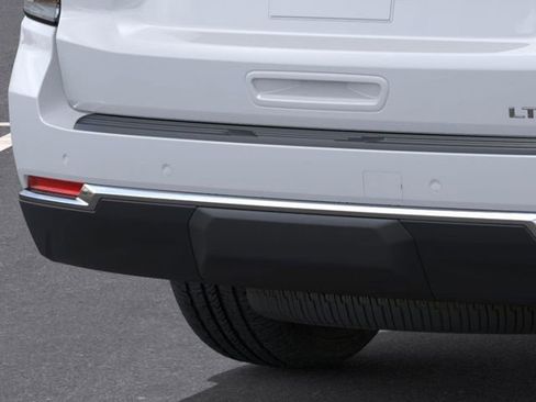 New 2026 Chevrolet Suburban LT image 14