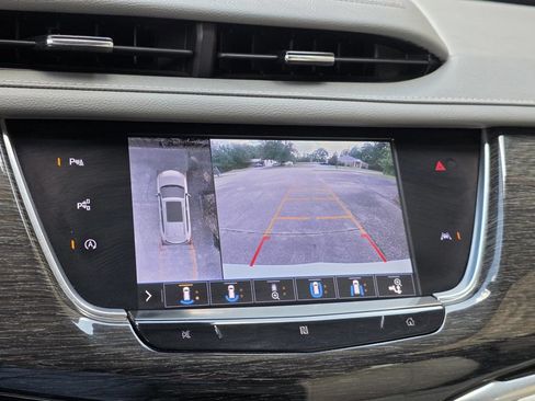 Used 2020 Cadillac XT6 Premium Luxury FWD image 17