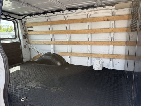 Used 2021 GMC Savana 2500 w/ Driver Convenience Package image 15