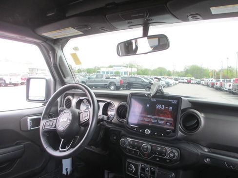 Used 2023 Jeep Wrangler Unlimited Sport image 22