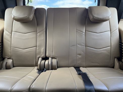 Used 2019 Cadillac Escalade Platinum image 43