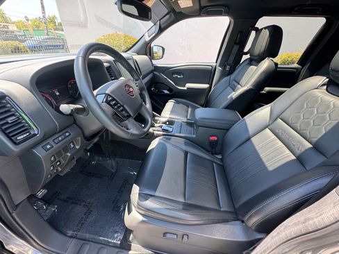 Used 2022 Nissan Frontier PRO-4X w/ Pro-4X Premium Package image 11