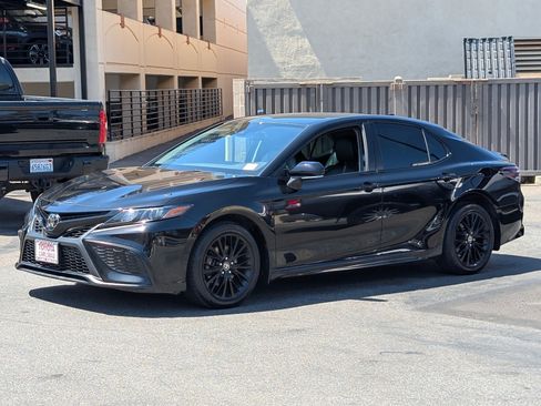 Used 2022 Toyota Camry SE w/ Carpet Mat Package (TMS) FWD image 10