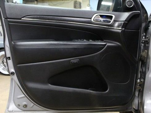 Used 2018 Jeep Grand Cherokee Limited image 18