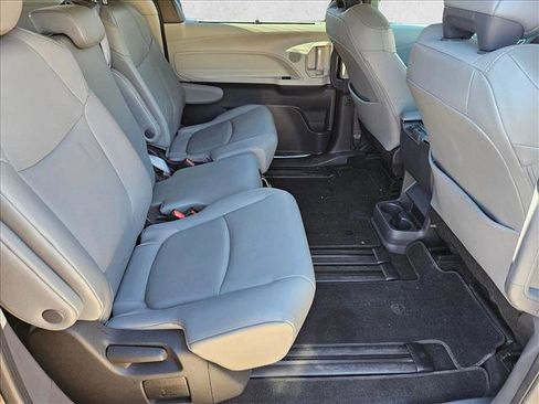 Used 2023 Toyota Sienna XLE image 21