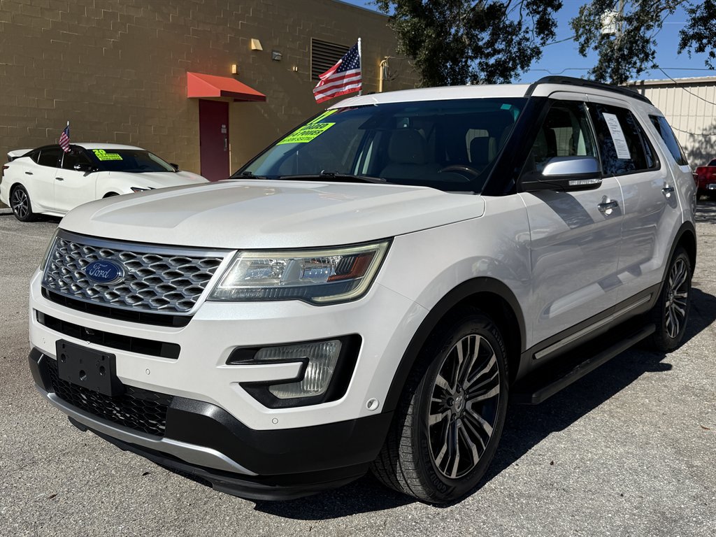 Used 2017 Ford Explorer Platinum AWD/4WD image 2