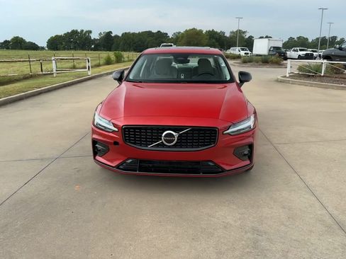Used 2024 Volvo S60 B5 Core image 3