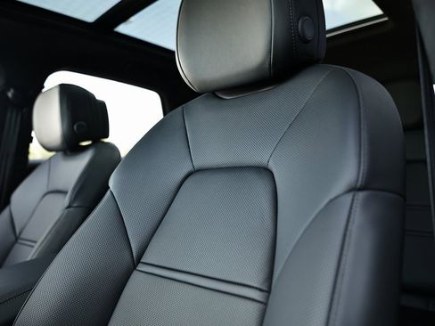 New 2026 Porsche Cayenne Turbo image 24