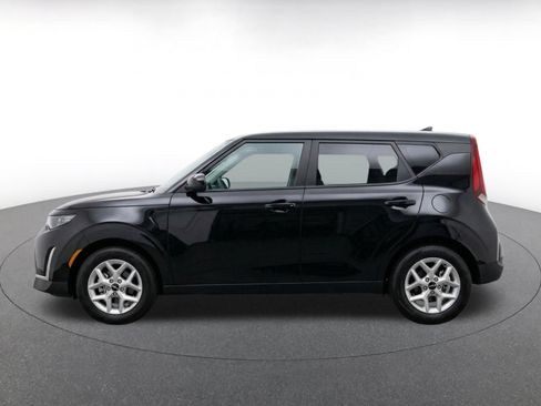 Used 2025 Kia Soul LX w/ LX Technology Package FWD image 4