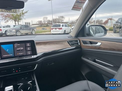 Used 2024 Volkswagen Atlas SE image 53