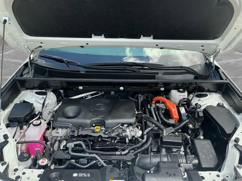 Used 2022 Toyota RAV4 XLE Premium AWD/4WD image 18