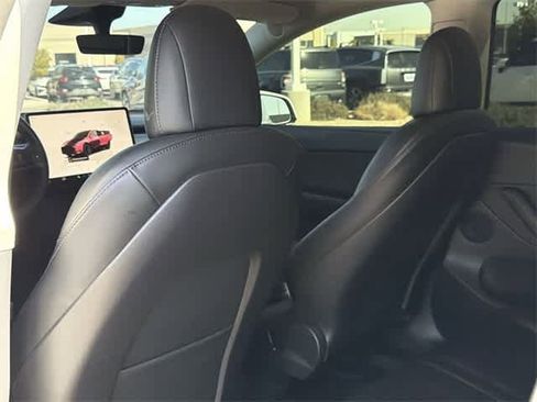 Used 2022 Tesla Model Y Performance image 19