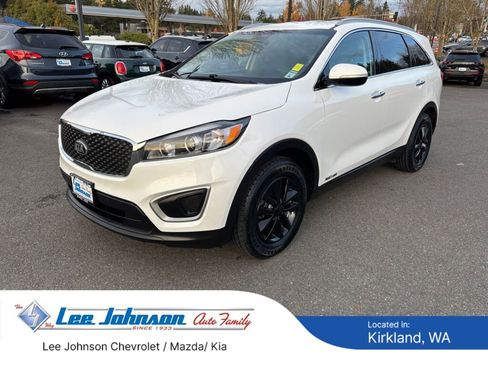 Used 2017 Kia Sorento LX image 1