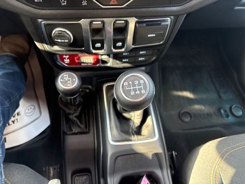 Used 2024 Jeep Wrangler Willys image 24