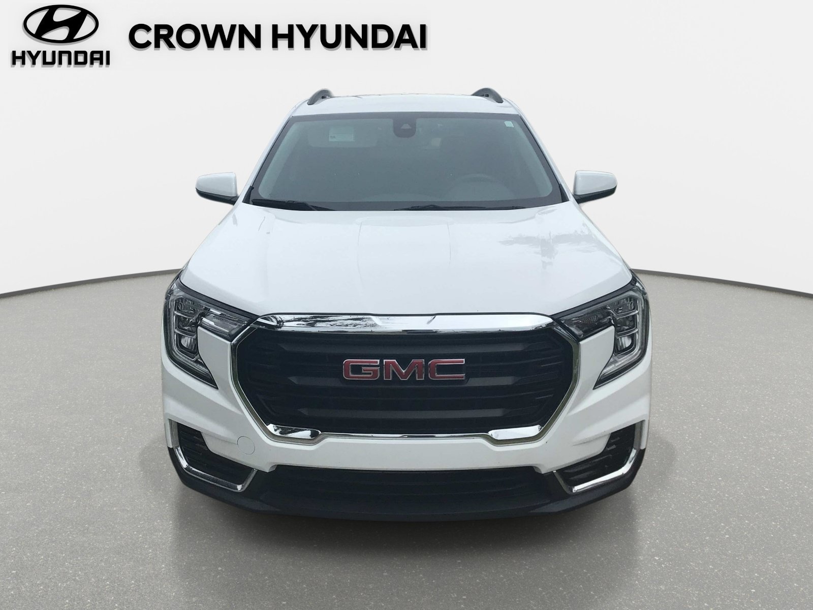 Used 2023 GMC Terrain SLE w/ Driver Convenience Package FWD image 2