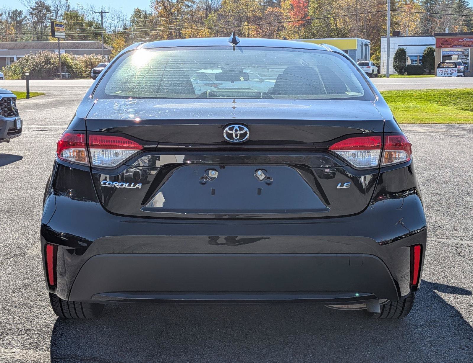 Used 2021 Toyota Corolla LE w/ LE Convenience Package FWD image 9