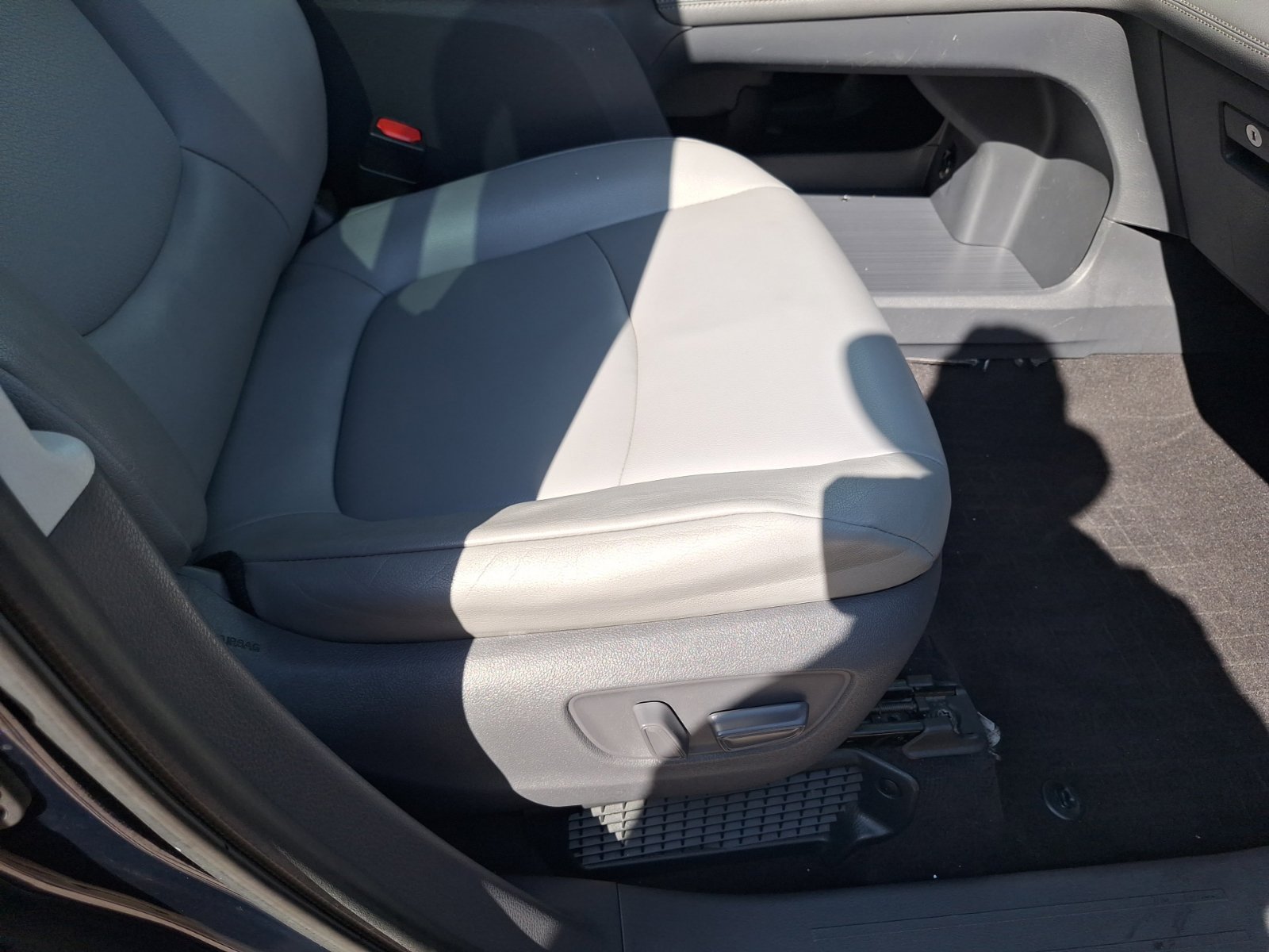 Used 2021 Toyota Sienna XLE FWD image 33