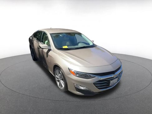 Used 2024 Chevrolet Malibu LT image 3