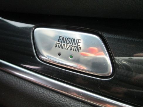 Used 2022 Buick Enclave Essence w/ Experience Buick Package FWD image 30