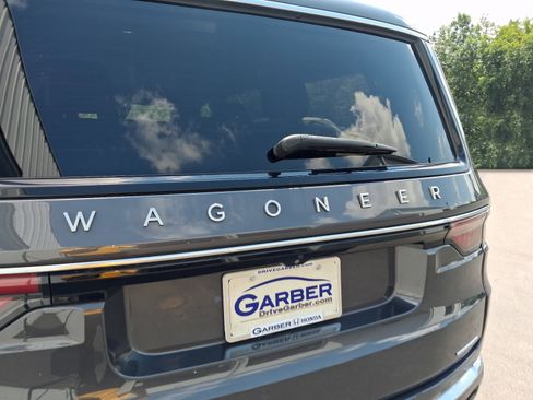 Used 2023 Jeep Wagoneer Series II AWD/4WD image 23