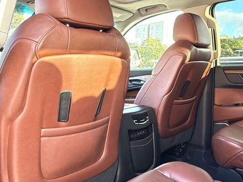 Used 2018 Cadillac Escalade Premium Luxury image 21