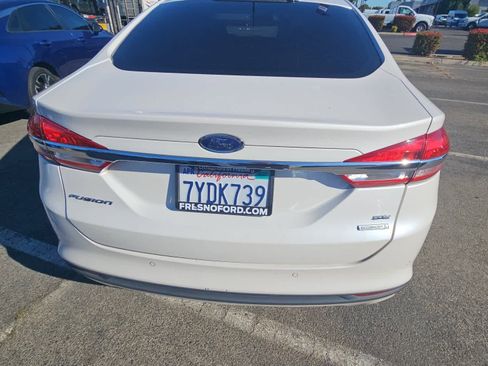 Used 2017 Ford Fusion SE w/ Fusion SE Technology Package image 8