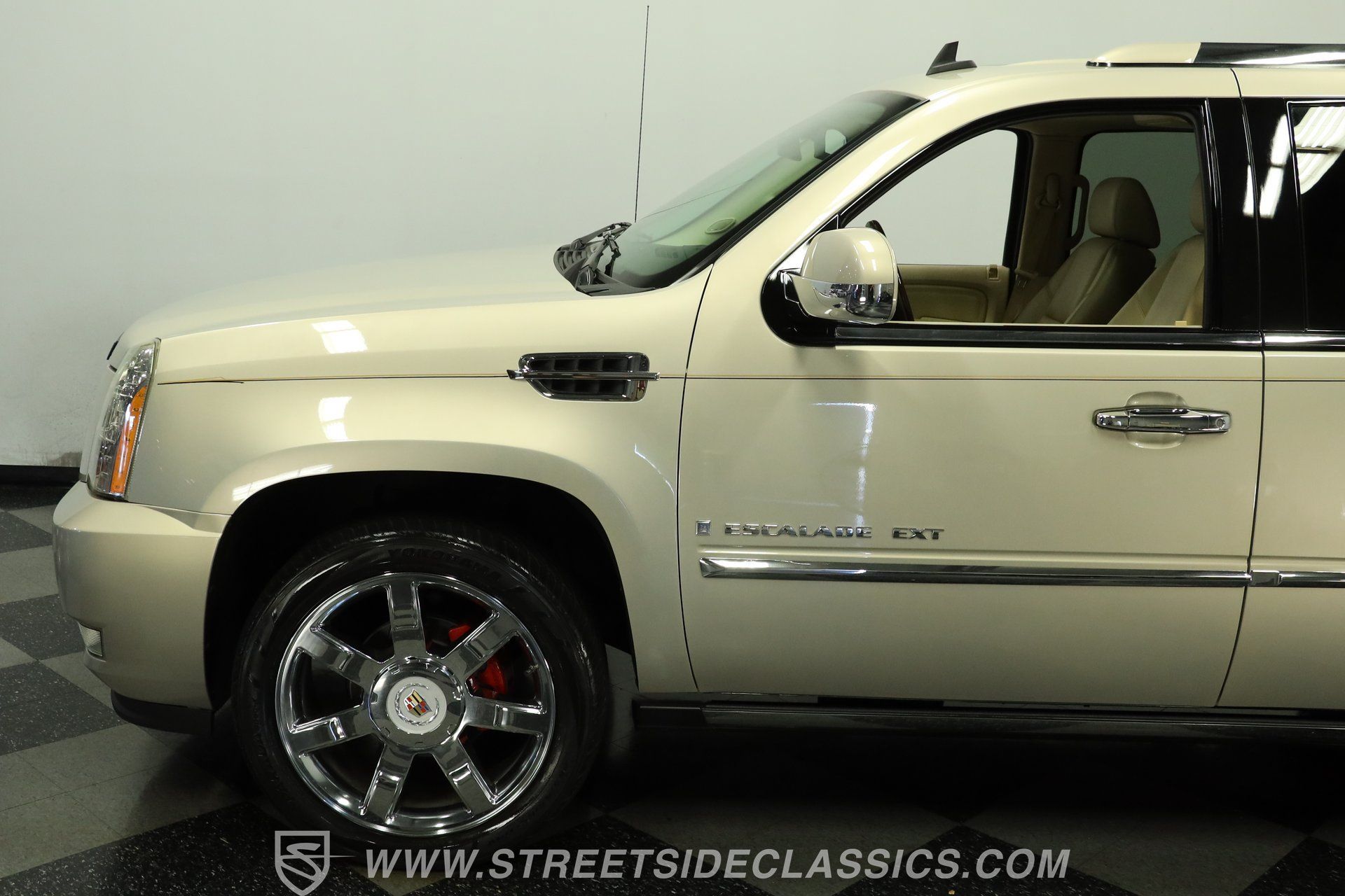 Used 2007 Cadillac Escalade EXT w/ Information Package AWD/4WD image 23