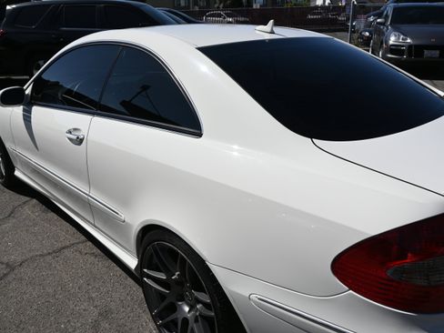 Used 2009 Mercedes-Benz CLK 550 Coupe image 11