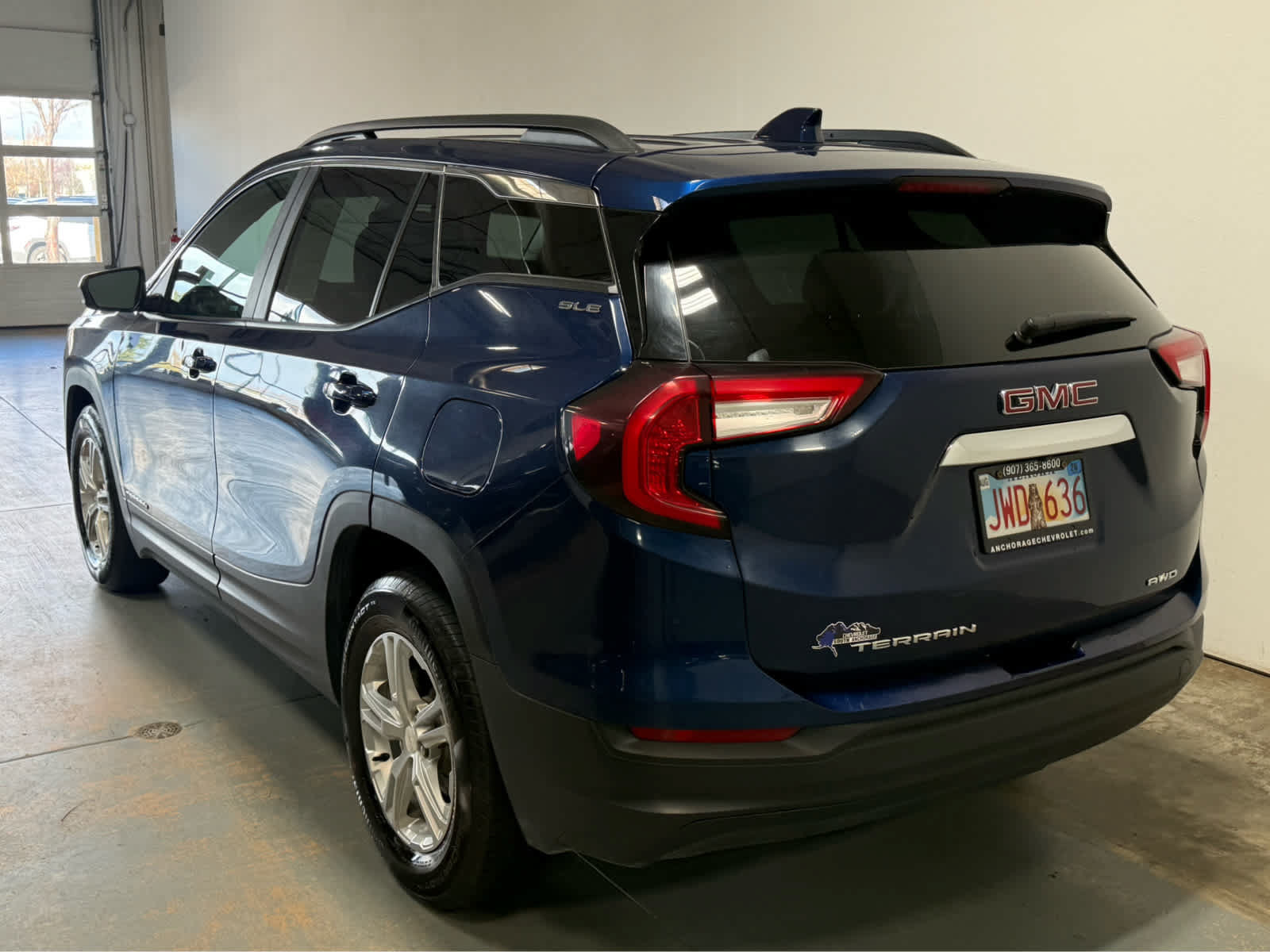 Used 2022 GMC Terrain SLE w/ Driver Convenience Package AWD/4WD image 3