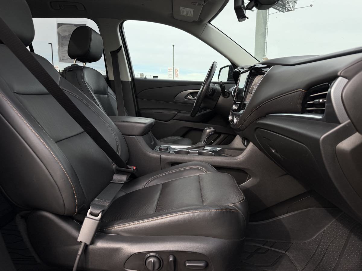 Used 2020 Chevrolet Traverse Premier w/ LPO, Midnight Edition AWD/4WD image 14