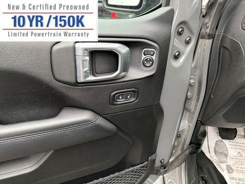 Used 2020 Jeep Wrangler Unlimited Sahara image 15