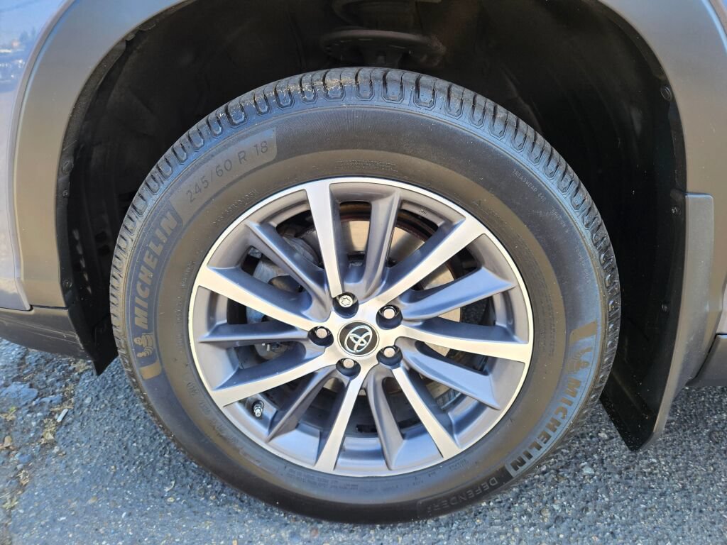 Used 2019 Toyota Highlander XLE AWD/4WD image 8