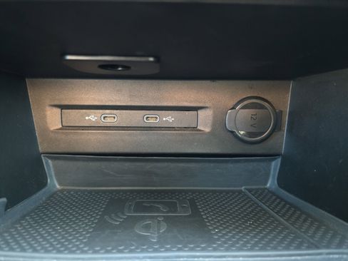 Certified 2024 Volkswagen Taos SE image 17