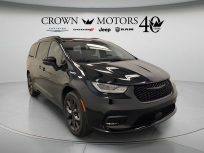 Used 2023 Chrysler Pacifica Touring-L w/ S Appearance Package