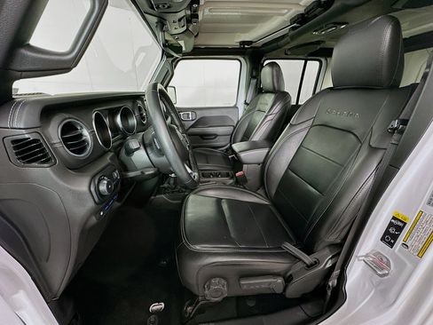 Used 2023 Jeep Wrangler Sahara w/ Cold Weather Group image 13