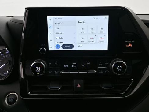 Used 2024 Toyota Highlander LE image 15