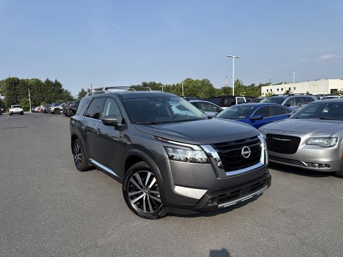 Used 2024 Nissan Pathfinder Platinum AWD/4WD image 36