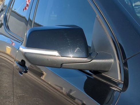 Used 2023 GMC Acadia SLE w/ Driver Convenience Package image 12