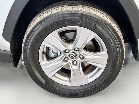 Used 2025 Toyota RAV4 XLE AWD/4WD image 30