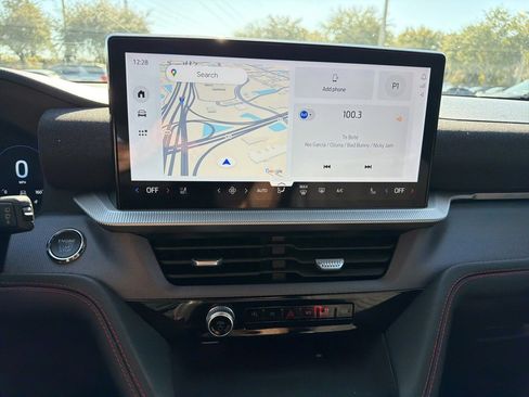 Used 2025 Ford Explorer ST-Line w/ ST-Line Street Pack image 14