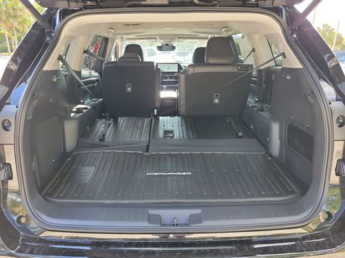 New 2026 Toyota Highlander Limited AWD/4WD image 9