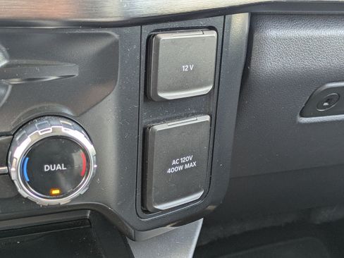 Used 2023 Ford F250 Lariat w/ Black Appearance Package AWD/4WD image 31