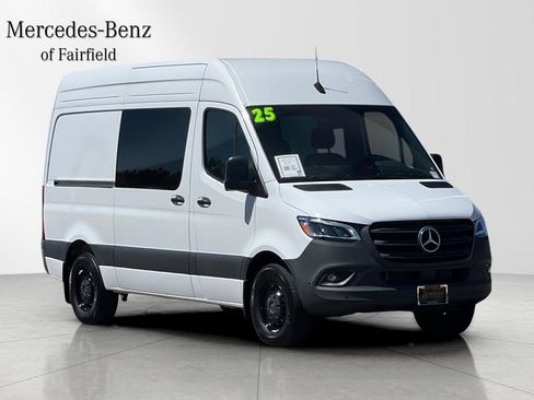 Used 2025 Mercedes-Benz Sprinter 2500 image 9