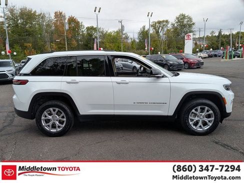 Used 2022 Jeep Grand Cherokee Limited image 2