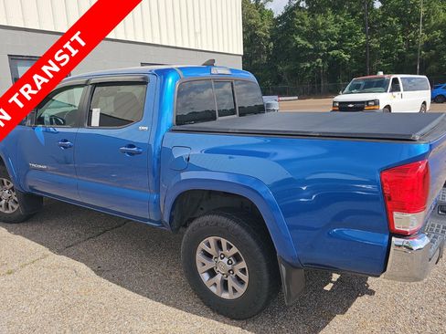 Used 2017 Toyota Tacoma SR5 w/ Tow Package RWD image 5