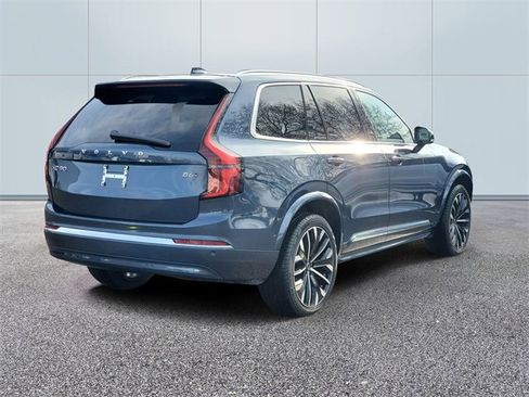 Certified 2025 Volvo XC90 B6 Plus image 4